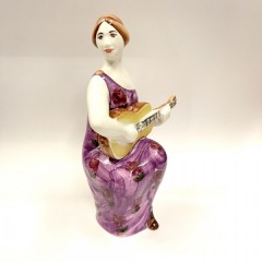 Скульптура "Девушка с гитарой"